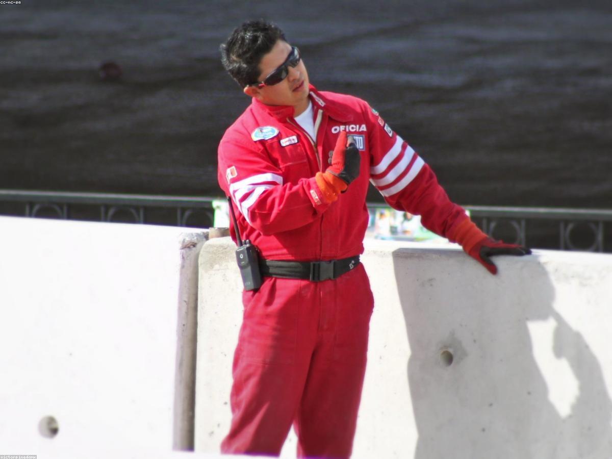 Sorgfältige Reinigung einer Brille